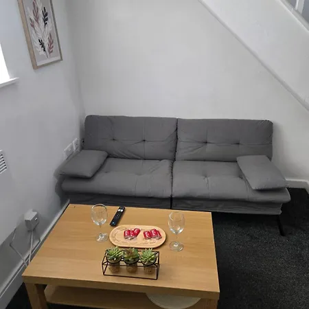 Contemporary 1Br Flat - Garden Access