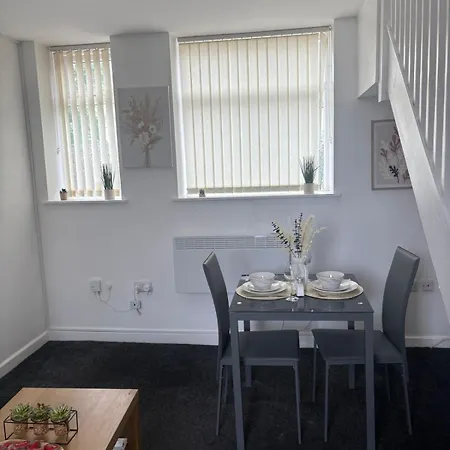 Contemporary 1Br Flat - Garden Access