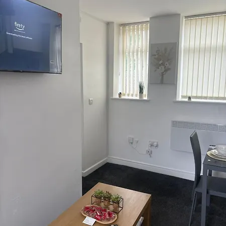 Charming 1Br Garden Flat - Fast Wi-Fi Apartment Manchester