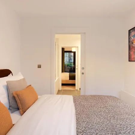 Shales At The Heim مانشستر