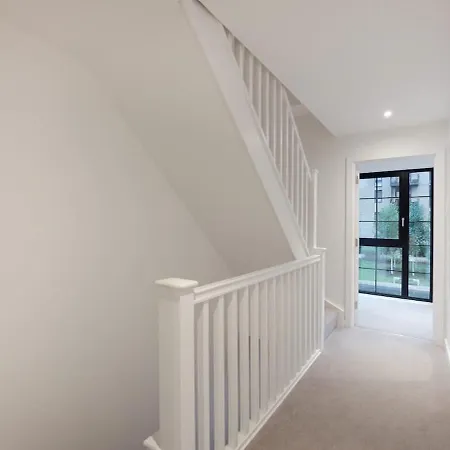 Shales At The Heim Manchester