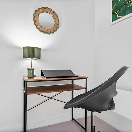 Sleeps 5 In Prime Spot Amenities Walking Distance, Business Long-term Travel, Contractor Friendly Appartamento *