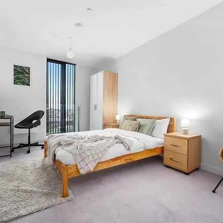 Sleeps 5 In Prime Spot Amenities Walking Distance, Business Long-term Travel, Contractor Friendly Апартаменты *