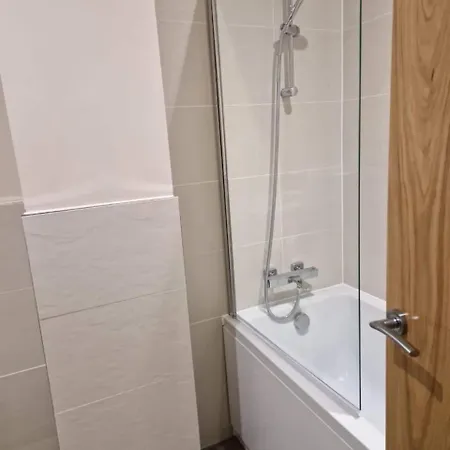 With Free Parking In Greater Appartamento *