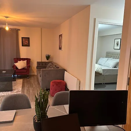 With Free Parking In Greater * مانشستر