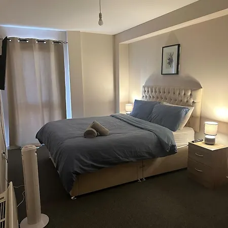 With Free Parking In Greater * 맨체스터