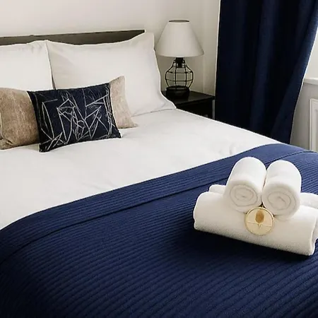 Hideaway On Shrewsbury Road * Manchester
