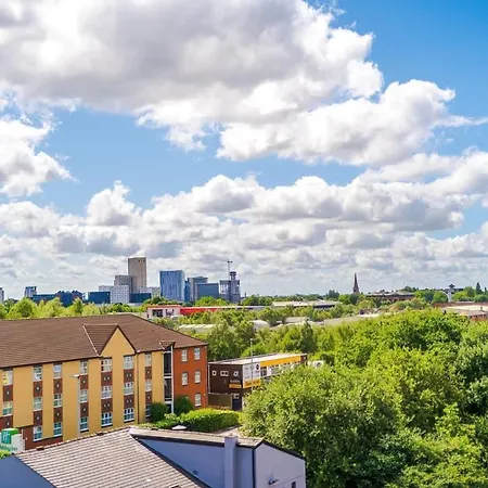 公寓 2br Chic And Stylish In Salford, Wifi, Kitchen, Parking With View