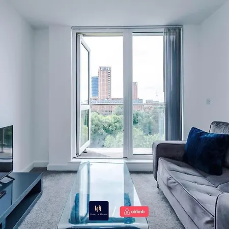 Elegant 1br In Salford, Balcony, Wifi, Kitchen Apartman Manchester