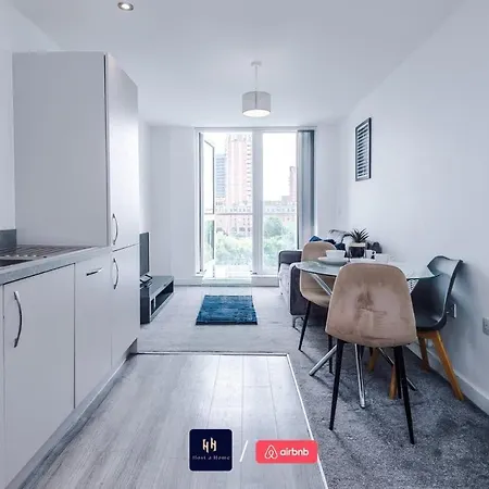 Apartman Elegant 1br In Salford, Balcony, Wifi, Kitchen Manchester