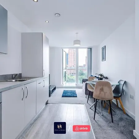 Elegant 1br In Salford, Balcony, Wifi, Kitchen *