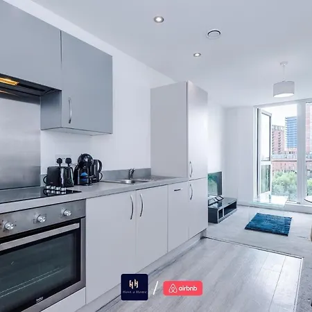 Elegant 1br In Salford, Balcony, Wifi, Kitchen * Manchester
