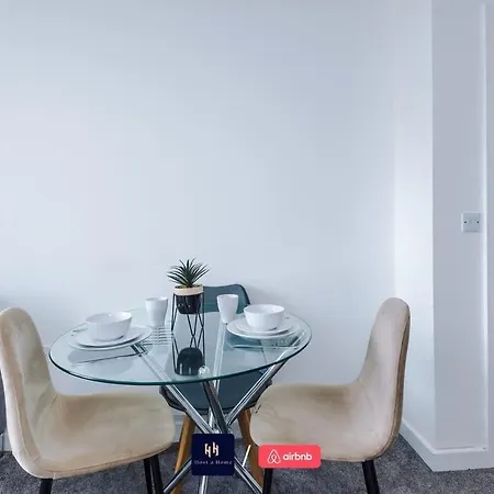 Apartament Elegant 1br In Salford, Balcony, Wifi, Kitchen