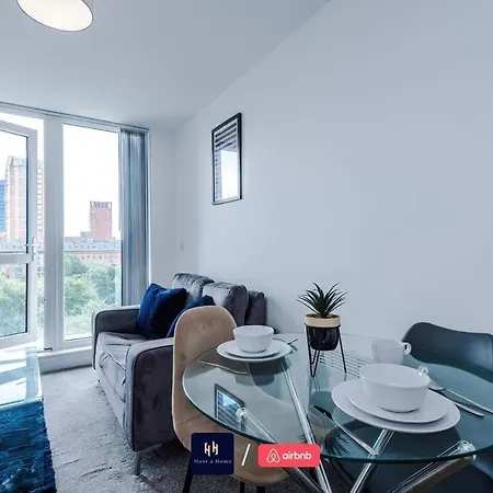 Apartment Elegant 1br In Salford, Balcony, Wifi, Kitchen *