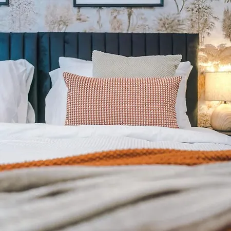Modern 4br Family Sleeps 8 + Free Parking Сasa de vacaciones *