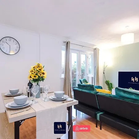 Comfy 1br In Salford, Kitchen, Wifi And Parking 公寓