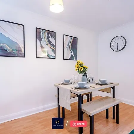 Comfy 1br In Salford, Kitchen, Wifi And Parking 公寓