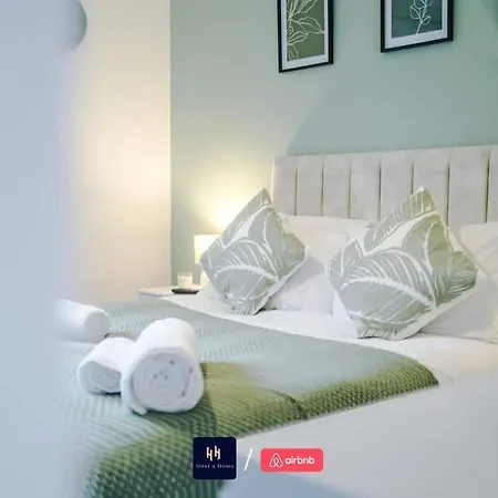 Comfy 1br In Salford, Kitchen, Wifi And Parking 公寓