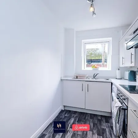 Comfy 1br In Salford, Kitchen, Wifi And Parking 曼彻斯特