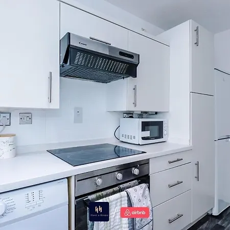 公寓 Comfy 1br In Salford, Kitchen, Wifi And Parking