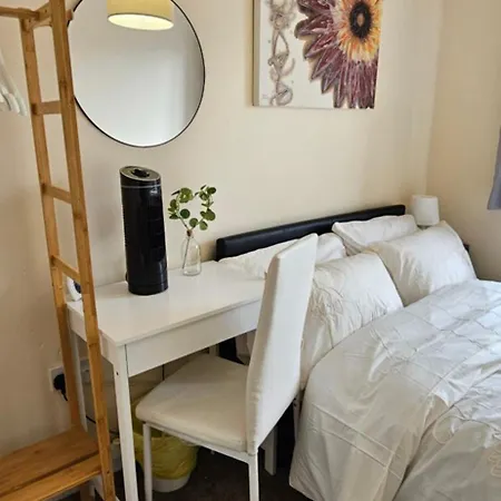 Lawnswood Semesterbostad *