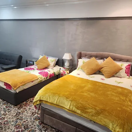 Charming Tudor White House Free Wifi بيت للعطل مانشستر