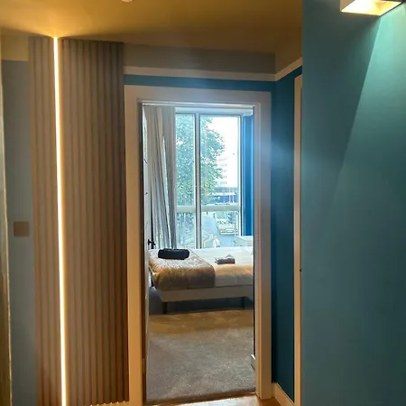 Modern Next To Ao Arena - Parking - Local Attractions Appartamento *