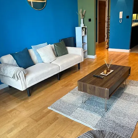 Spacious - Parking - Next To Ao Arena - Local Attraction & Transport Links 公寓 *