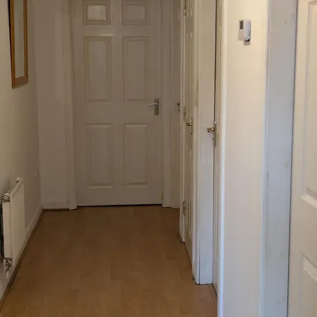 Comfortable And Peaceful 2 Bedroom Flat With Shared Bathroom And Kitchen Close To Airport