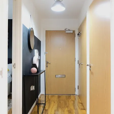 Lord Street With Free Parking & Wifi- Salford Uni, Victoria Station, Ao Arena *