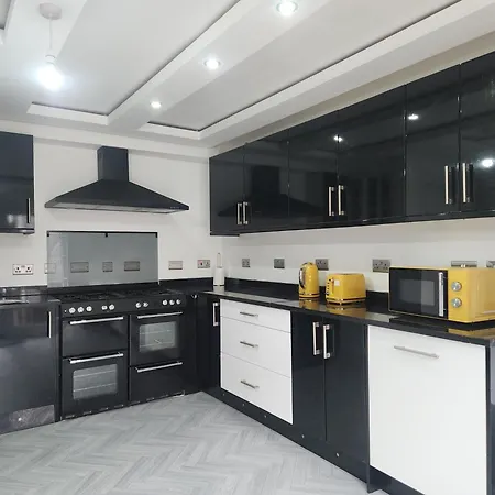 Charming Tudor White House Free Wifi * Manchester