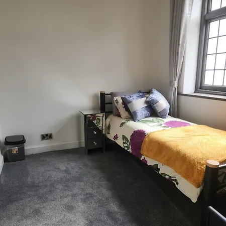 Сasa de vacaciones Charming Tudor White House Free Wifi *