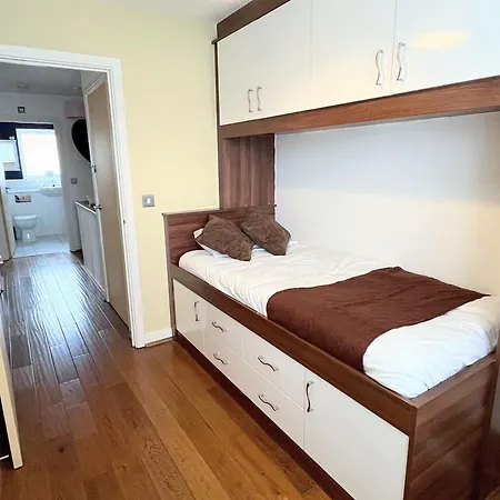 The Eastern Hive - King Bed, 3x Parking, Coop Live & Etihad *