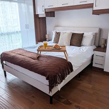 The Eastern Hive - King Bed, 3x Parking, Coop Live & Etihad