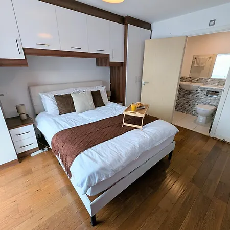 The Eastern Hive - King Bed, 3x Parking, Coop Live & Etihad *