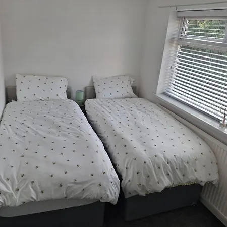 Cosy 2-bed House In * Manchester