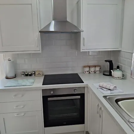 別荘 Cosy 2-bed House In *