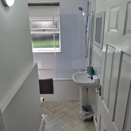 Cosy 2-bed House In * Manchester