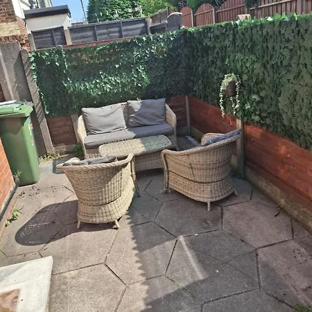 Cosy 2-bed House In Manchester
