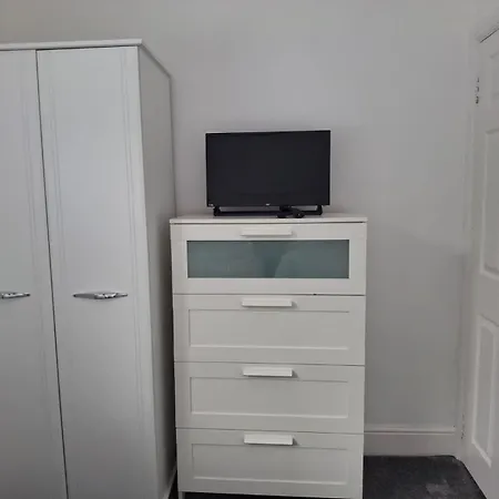 別荘 Cosy 2-bed House In *