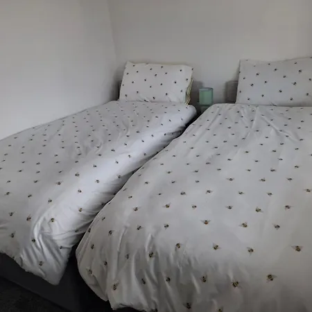 Cosy 2-bed House In Nyaraló Manchester