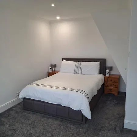 Cosy 2-bed House In * Manchester