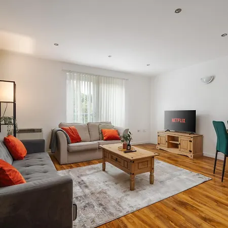 Stylish 2Br Flat - Walk To Old Trafford - Free Parking