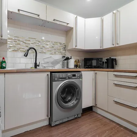 Stylish 2Br Flat - Walk To Old Trafford - Free Parking * Manchester
