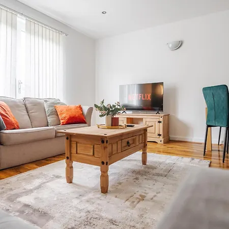 Stylish 2br Flat - Walk To Old Trafford - Free Parking * Manchester