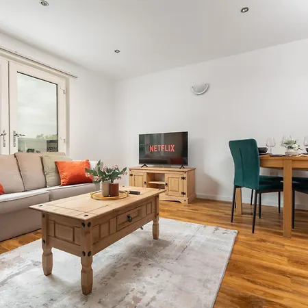 Stylish 2Br Flat - Walk To Old Trafford - Free Parking Apartmán