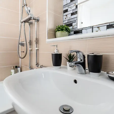 Апартаменты Stylish 2br Flat - Walk To Old Trafford - Free Parking