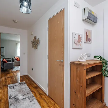 Stylish 2br Flat - Walk To Old Trafford - Free Parking