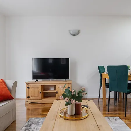 Stylish 2br Flat - Walk To Old Trafford - Free Parking Апартаменты Манчестер