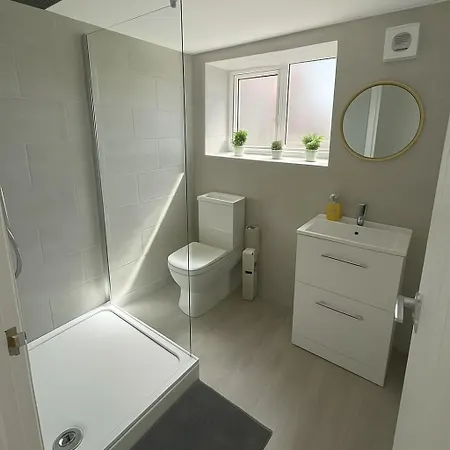 Апартаменты Kehoe's Pad Near Etihad Stadium & Coop Live Arena Sleeps 4 *